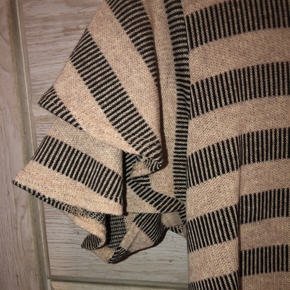 Altar’d State top! - Picture 2 of 3